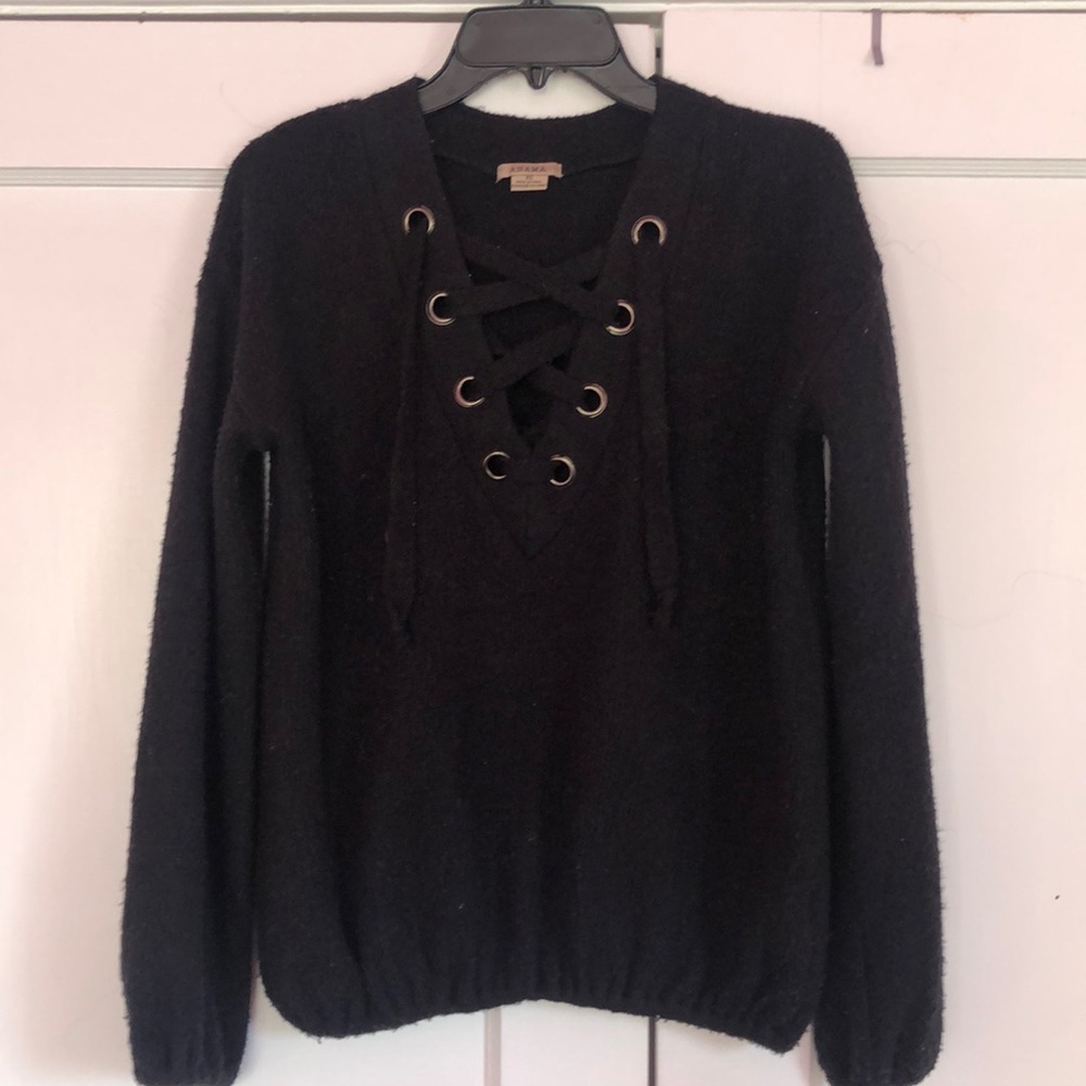 Anamá Lace Up Sweater